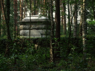 Grobowiec Emila Schrape koło wsi Wodników Górny