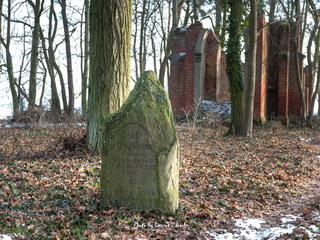 Wziąchowo Małe - Mauzoleum rodziny von Heydebrand i Cmentarz rodowy 