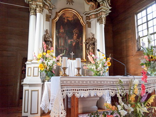 Dekoracja Kwiatowa ołtarza w Drewnianym Kościele pw. św. Fabiana i Sebastiana (Kościół św. Rocha) w Krotoszynie