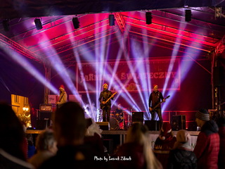 Jarmark Bożonarodzeniowy na Krotoszyńskim Rynku - Bieg Mikołajkowy oraz koncert No Way 08-12-2018 foto