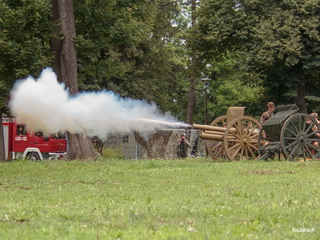 Strzelanie plutonu armat 75 mm 7DAK