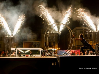  Julian Waglewski - German Wheel  akrobatyka w kole zdjęcia, Krotoszyński Festiwal Ogniazdjęcia, Teatr Ognia foto